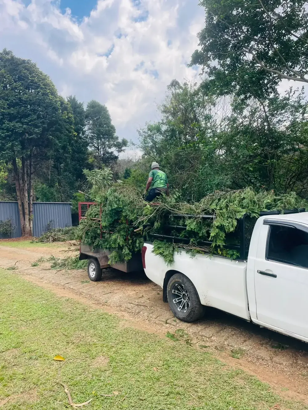 Garden refuse / clean-up work